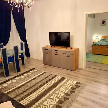 Family 3 Room's