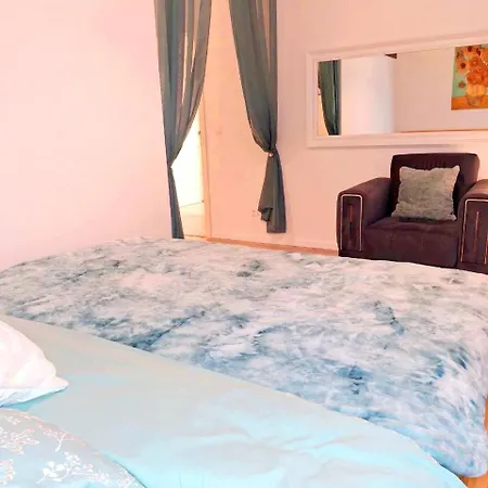 Family - 3 Room's 4 Lägenhet