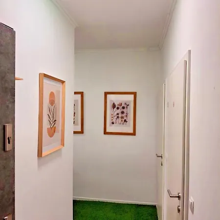Апартаменты Family 3 Room's Нойнкирхен